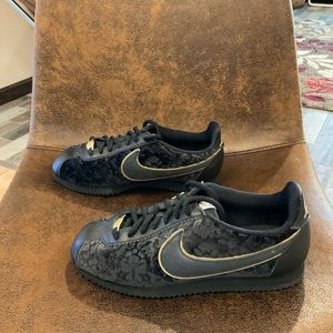 Nike Cortez SE Floral Black Velvet Gold Women’s sneakers